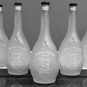 Гравирана бутилка за Абитуриентски бал – Шапка с име – Икона мат 500мл