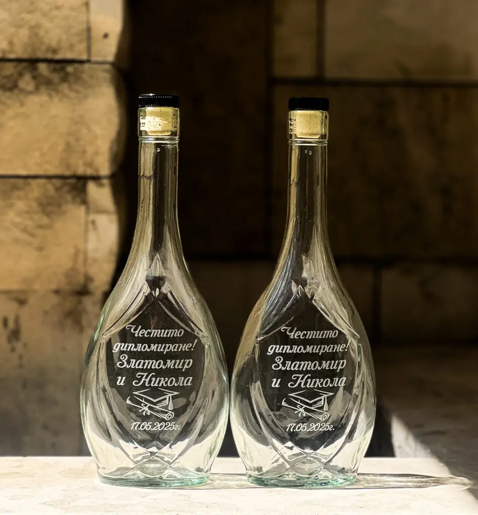 Гравирана бутилка – Честито дипломиране – Икона 500мл - Image 2